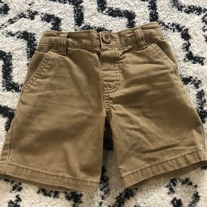 Kaki boys shorts 2T
